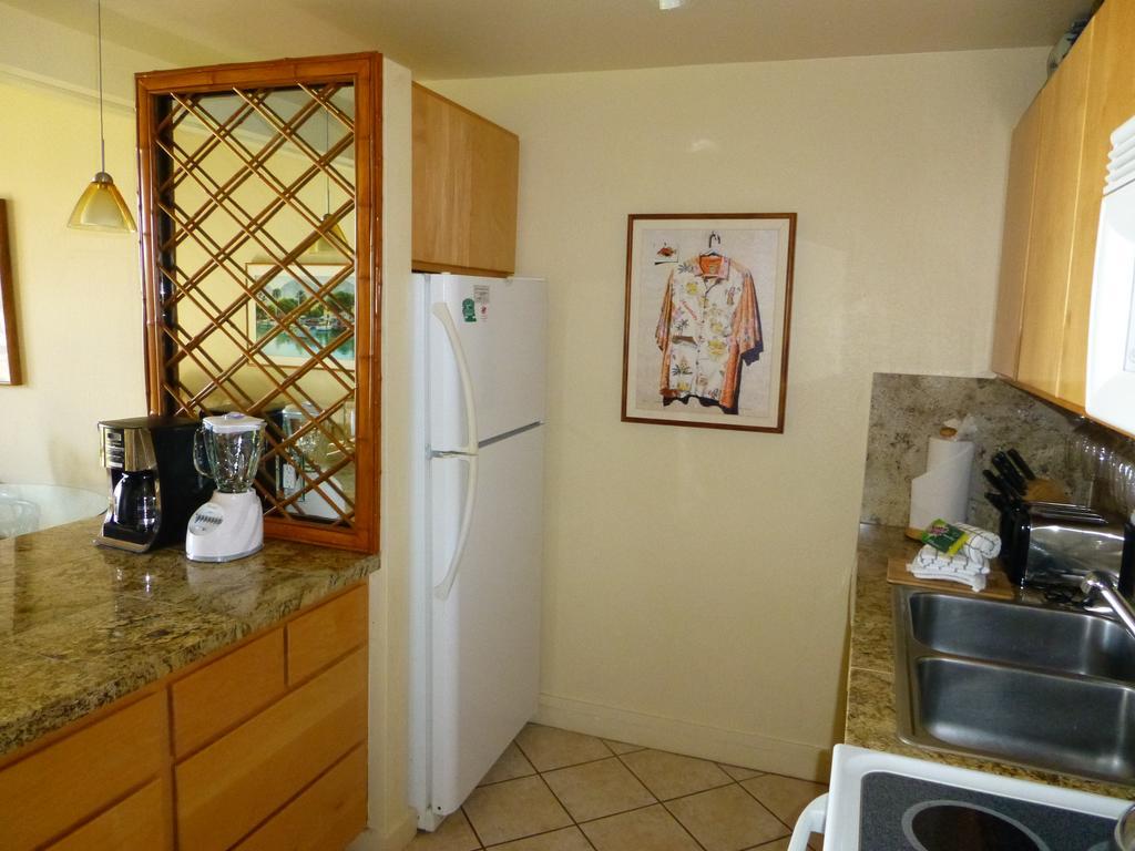 Mahina Surf 220 By Redawning Aparthotel Lahaina Exterior foto